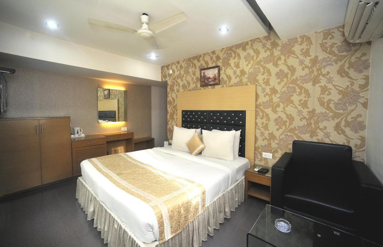 Hotel Lee International Calcutta Exteriör bild