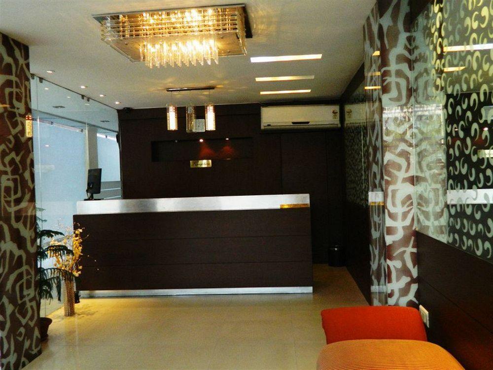 Hotel Lee International Calcutta Exteriör bild