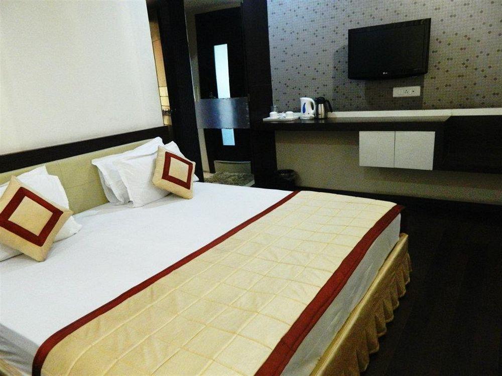 Hotel Lee International Calcutta Exteriör bild