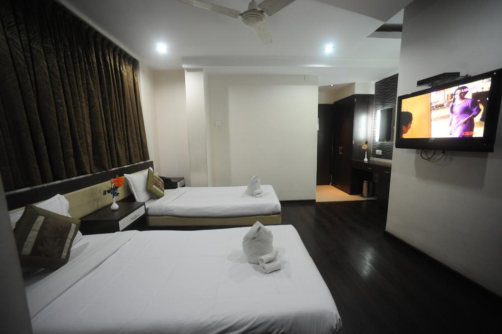 Hotel Lee International Calcutta Exteriör bild