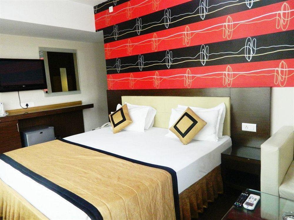 Hotel Lee International Calcutta Exteriör bild
