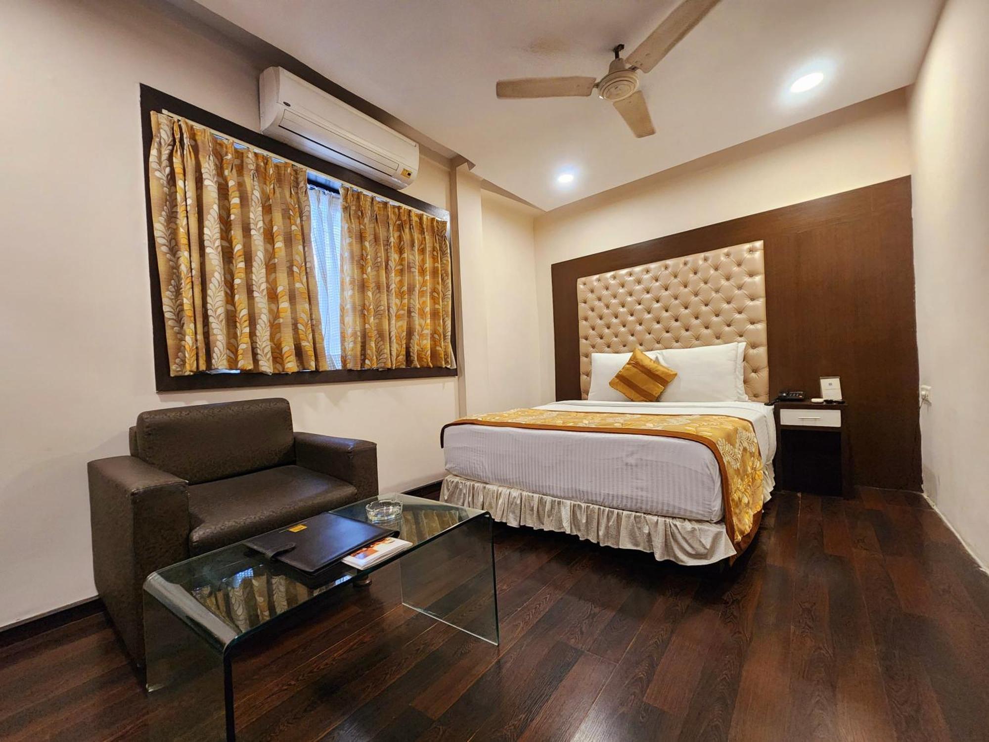 Hotel Lee International Calcutta Exteriör bild