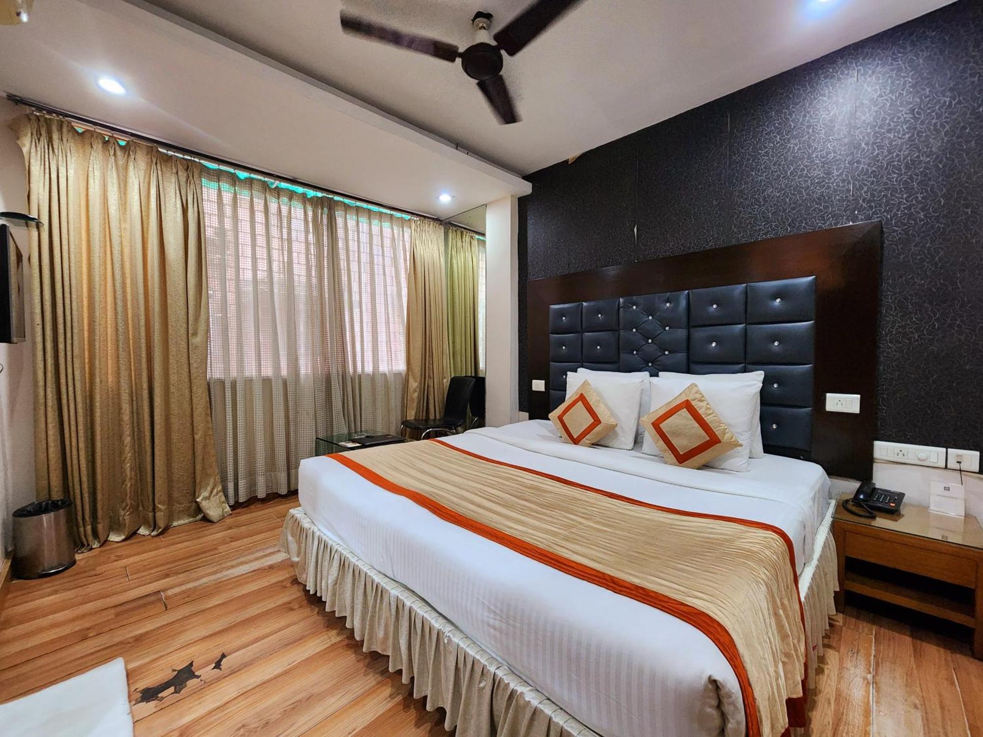 Hotel Lee International Calcutta Exteriör bild