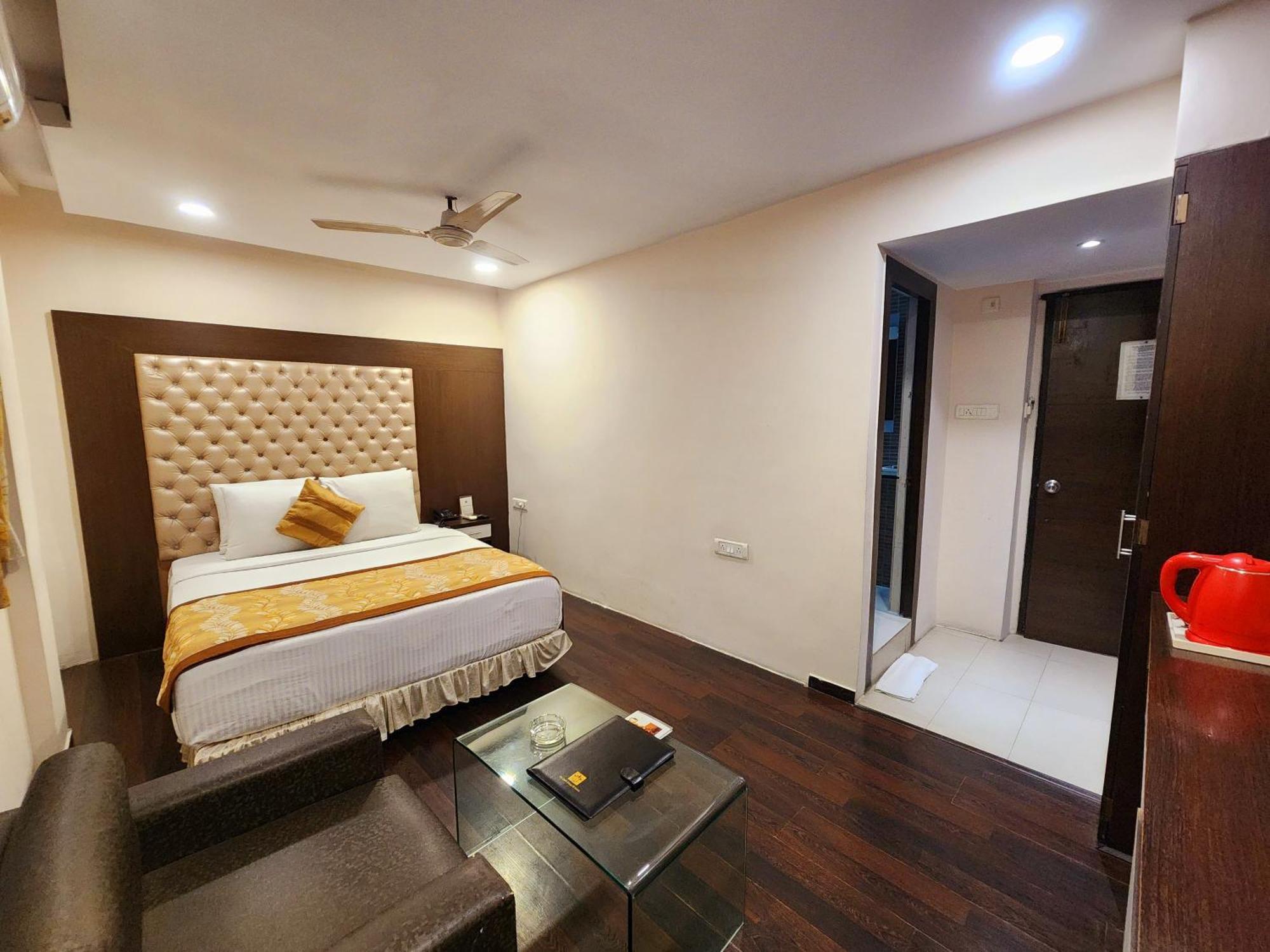 Hotel Lee International Calcutta Exteriör bild