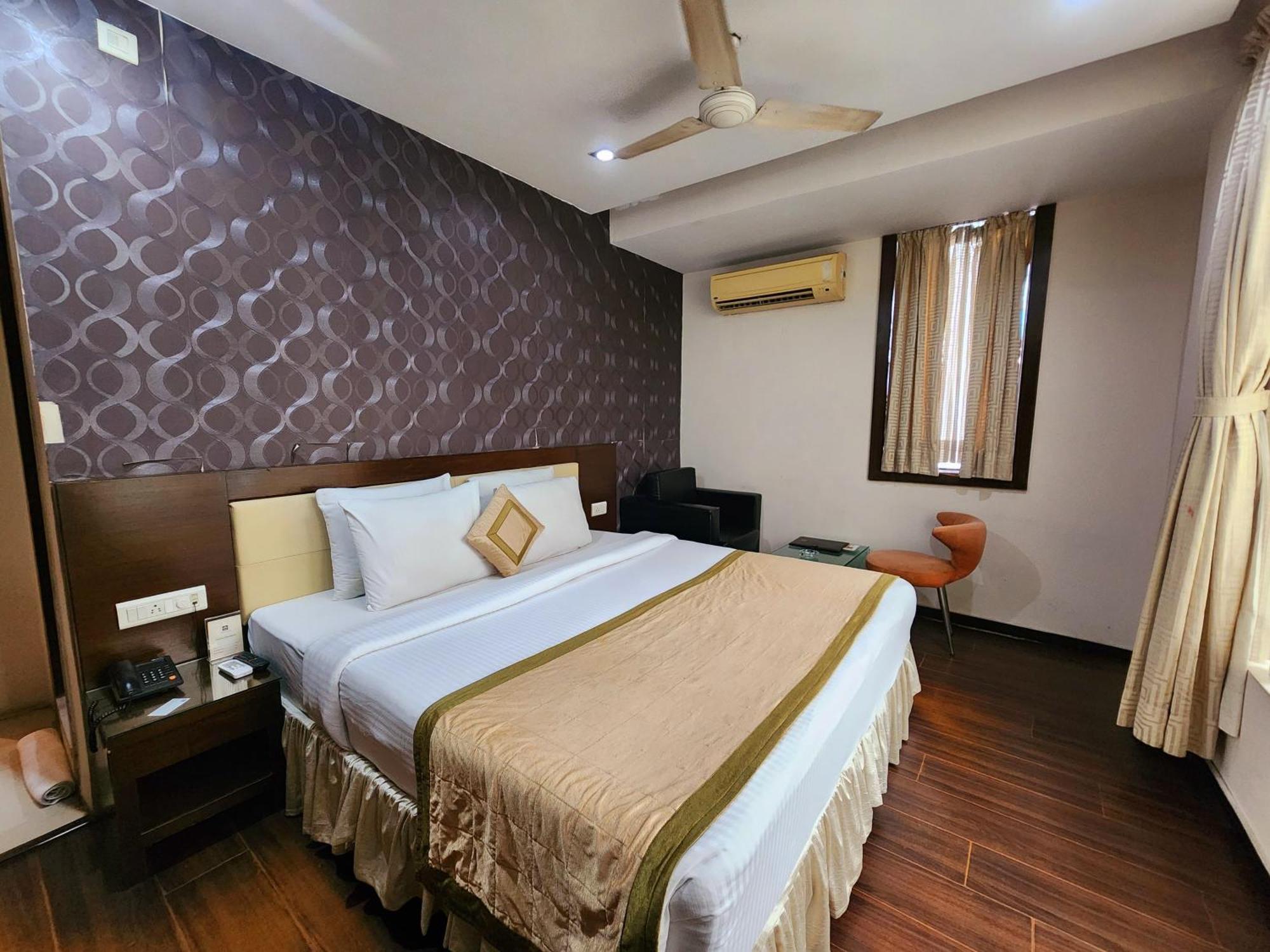 Hotel Lee International Calcutta Exteriör bild