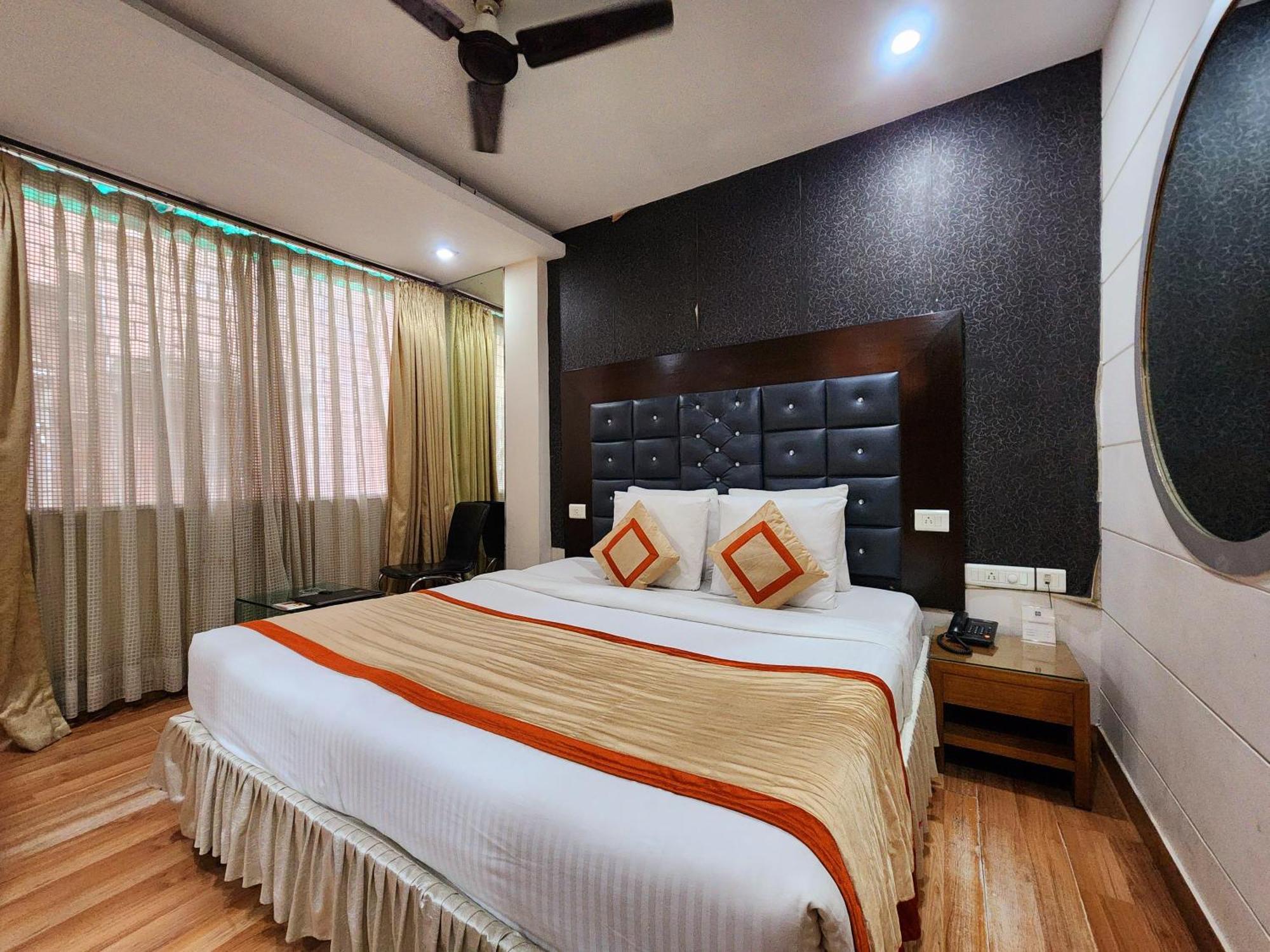 Hotel Lee International Calcutta Exteriör bild