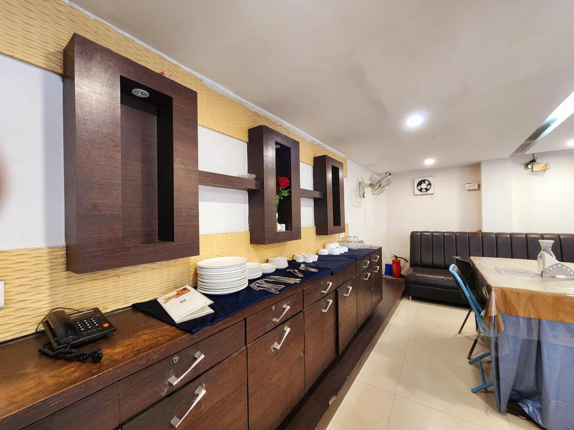Hotel Lee International Calcutta Exteriör bild