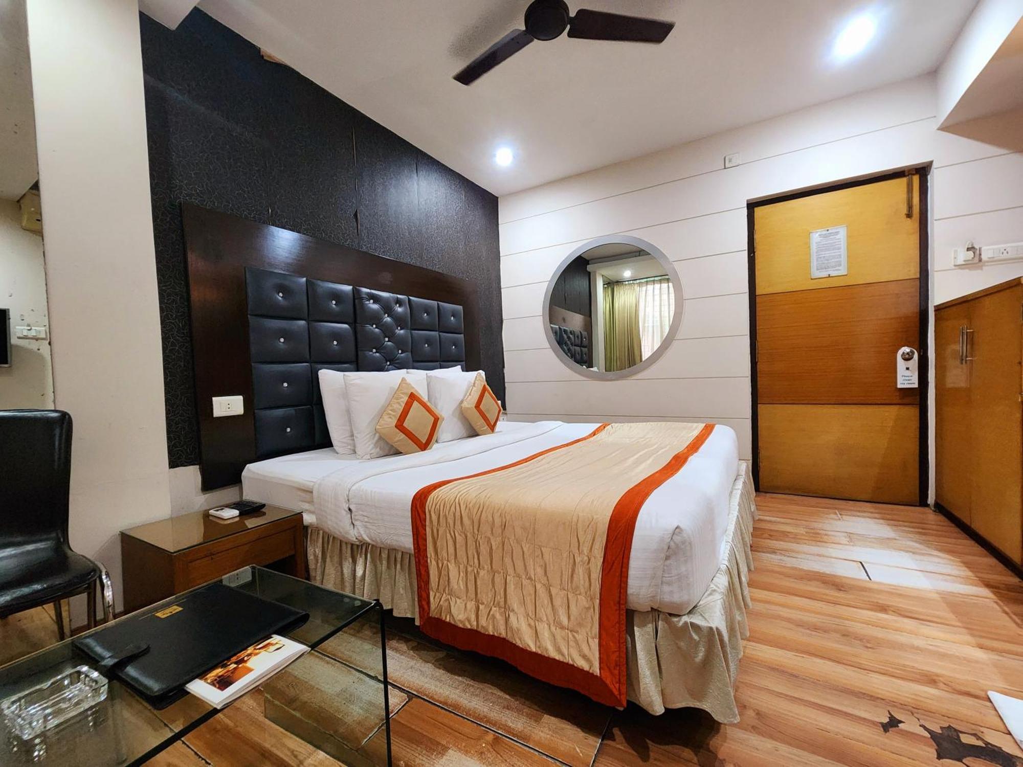 Hotel Lee International Calcutta Exteriör bild