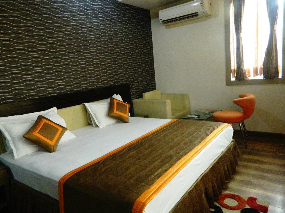 Hotel Lee International Calcutta Exteriör bild